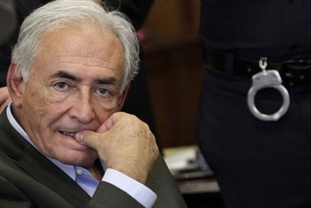 Ancien chef du FMI Dominique Strauss-Kahn attendant son cautionnement à la Cour suprême de l'État de New York, le 19 mai 2011. (RICHARD DREW / AFP / Getty Images)