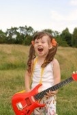 девочка с красной гитарой